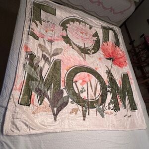 Soft Floral 'Mom' Throw/cover - Pink and‎ Green Size 57”x49” NEW